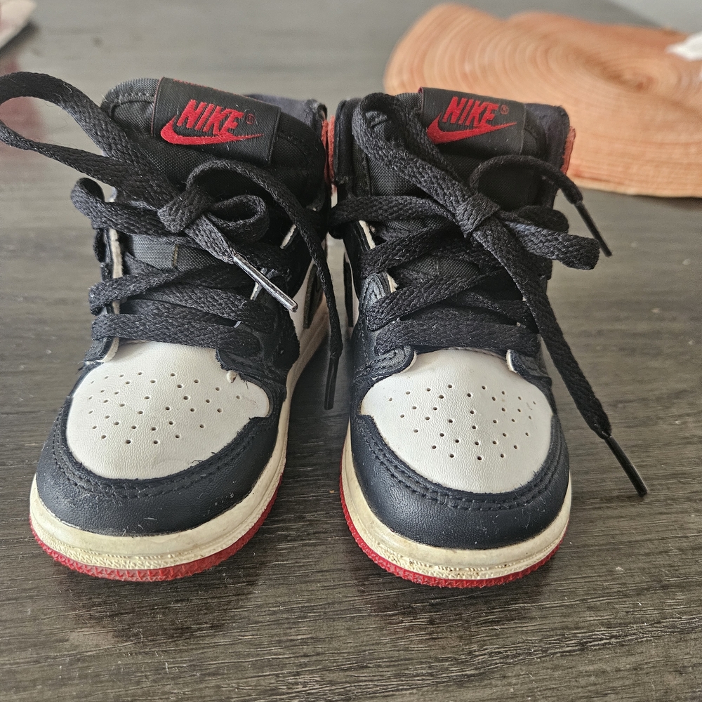 Nike Kids Black and Red Sneakers